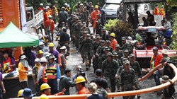 Chiến dịch đưa các thành viên đội bóng Thái Lan ra khỏi hang Tham Luang Nang Nong ở Chiang Rai đang được tiến hành rất khẩn trương (ảnh: express.co.uk)