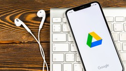 Bạn có thể tìm đến các dịch vụ đám mây như Google Drive, Dropbox để lưu trữ các file (ảnh: Business Insider)