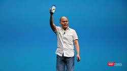 ông Nguyễn Tử Quảng giới thiệu Bphone 3, smartphone thế hệ mới nhất của tập đoàn BKAV