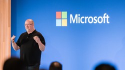 ông Kevin Scott - Giám đôc Công nghệ của Microsoft đưa ra dự báo về xu thế công nghệ trong 10 năm tới (ảnh: Microsoft)