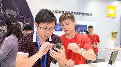 Khách tham dự sự kiện trải nghiệm Mi Mix 3 5G (ảnh: Blog Xiaomi)