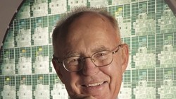 Gordon Moore (ảnh: Geni)