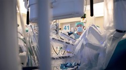 Phẫu thuật cấy ghép với sự hỗ trợ của robot (ảnh: I.E)