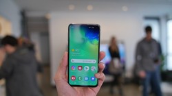 Galaxy S10e là smartphone giá rẻ nhất nếu so với S10 và S10+ (ảnh: Phone Arena) 