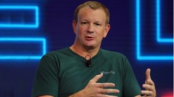 Cựu CEO WhatsApp, ông Brian Acton (ảnh: BuzzFeed News)