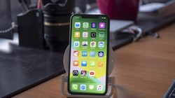 Thừ nghiệm sạc không dây iPhone 11 Pro Max (ảnh: Phone Arena)