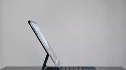 Bàn phím Magic Pro (ảnh: The Verge)