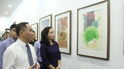 Thứ trưởng Bộ Văn hóa, Thể thao và Du lịch Trịnh Thị Thủy tham dự triển lãm