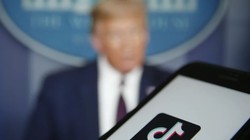 Tổng thống Trump nói TikTok có 45 ngày để quyết định tương lai của mình tại Mỹ (ảnh: Bloomberg)