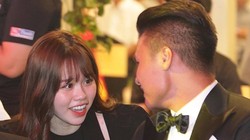 Huỳnh Anh và Quang Hải tại Gala trao giải Quả bóng vàng Việt Nam 2020