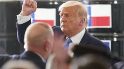 Tổng thống Trump và phe ủng hộ ông vẫn đang tiến hành các nỗ lực pháp lý nhằm lật ngược kết quả bầu cử (ảnh: Bloomberg)