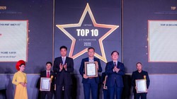 Ông Nguyễn Thanh Tùng – Giám đốc Giải pháp Phần mềm, đại diện công ty nhận Chứng nhận TOP 10 Doanh nghiệp cung cấp giải pháp Chính phủ điện tử