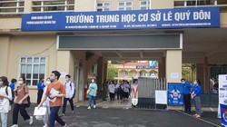 Các thí sinh tại điểm thi THCS Lê Quý Đôn, Cầu Giấy