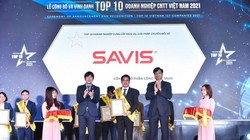 Ông Phạm Văn Đức - TGĐ SAVIS thay mặt công ty nhận giải thưởng Top 10 Doanh nghiệp CNTT Việt Nam 2021