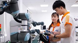 Giới trẻ có nhiều thuận lợi và thách thức trong thời kỳ chuyển đổi số (ảnh Tạp chí cộng sản)