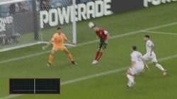 Công nghệ bên trong trái bóng cho biết Ronaldo chưa chạm vào bóng