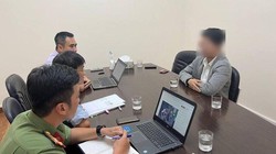 Đại diện Thanh tra Sở TT&TT TP.HCM và Công an thành phố làm việc với TikToker Nờ Ô Nờ (ảnh: Sở TT&TT TPHCM)