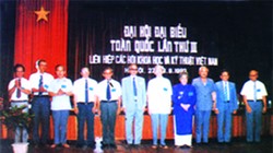 Đoàn Chủ tịch Liên hiệp Hội Việt Nam khóa III ra mắt Đại hội