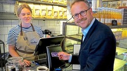 Tiến tới xã hội không dùng tiền mặt - hình mẫu Thụy Điển