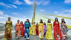 Người Việt chi hơn 40 tỉ đồng để sắm áo dài Tết trên các sàn thương mại điện tử