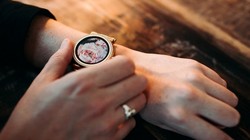 Chiếc đồng hồ thông minh Micheal Kors Access Sofie (Ảnh Business Insider)