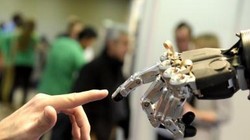 Erica, một robot Nhật Bản 23 tuổi, đang chuẩn bị mọi mặt để chuẩn bị bắt đầu vai trò mới của mình với tư cách một phát thanh viên vào tháng 4/2018 (ảnh Reuters)