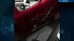 Ngoài chiếc xe điện Tesla Roadster, tên lửa Falcon Heavy còn mang theo nhiều vật rất thú vị nữa lên vũ trụ (Ảnh Reuters)