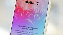 Trong một bài viết gần đây, chuyên gia phân tích Ming-Chi Kuo cho rằng Apple sẽ phát hành một mẫu tai nghe cao cấp vào cuối năm nay (Ảnh The Verge)