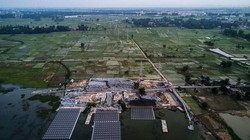 Một dự án đặt tấm năng lượng mặt trời nổi do công ty Sungrow Power Supply Company xây dựng tại tỉnh An Huy, Trung Quốc (Ảnh Getty Images)