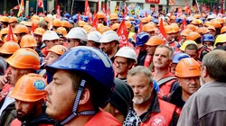 Trí tuệ nhân tạo đang đe dọa lấy đi việc làm của rất nhiều người lao động (Ảnh Business Insider)