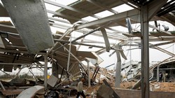 Đống đổ nát sau cuộc không kích do Mỹ thực hiện (Ảnh: Reuters)