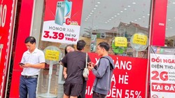 Hiện trường sập cầu Phong Châu: Nhiều người mong ngóng, tìm thân nhân gặp nạn