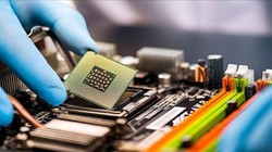 Việt Nam có những lợi thế chiến lược nào để phát triển công nghiệp bán dẫn?