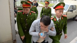 Xét xử vụ "chuyến bay giải cứu" giai đoạn 2: Cảnh sát dẫn giải 17 bị cáo ra tòa