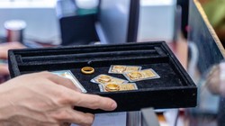 Giá vàng thế giới giảm mạnh. Ảnh: Pinterest.