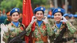 Nữ trung úy diễu binh "gây sốt" với vẻ đẹp rạng ngời: Bố là động lực để thực hiện tốt nhiệm vụ