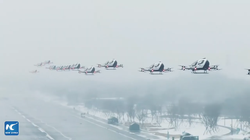 Mãn nhãn với màn trình diễn "Taxi bay" trong mưa tuyết ở Trung Quốc