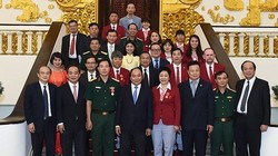 Thủ tướng Nguyễn Xuân Phúc chụp ảnh lưu niệm với Đoàn thể thao Việt Nam tham dự Olympic Rio 2016- (Ảnh: Zing).