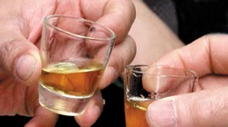 Tỷ lệ nam giới uống rượu bia ở Việt Nam gấp gần 2 lần mức trung bình của thế giới.