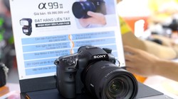 Chưa đầy một tháng sau khi trình làng trên toàn thế giới. Sony đã mang mẫu Alpha A99 II về Việt Nam. Sản phẩm đang trưng bày tại Sony Show 2016 tại Hà Nội và có giá đặt trước là 69,99 triệu đồng. Mức giá này rẻ hơn so với thị trường Mỹ là 3.200 USD (tương