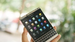 BlackBerry Passport màu bạc hiện có giá bán 8,99 triệu đồng. Ảnh: Thành Duy.