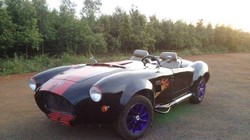 Chiếc xe chế Shelby Cobra sau khi hoàn thiện
