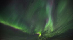 "Drone Lighting" được khởi xướng bởi nhiếp ảnh gia Reuben Wu. Để chụp được những tấm ảnh đêm ấn tượng, người chụp đã gắn thêm các thiết bị trợ sáng lên Drone (máy bay không người lái).  