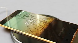 Sạc không dây:Samsung, Google, Motorola, Microsoft hay thậm chí BlackBerry đều đã sản xuất thiết bị hỗ trợ sạc không dây. Nhiều tin đồn cho rằng, đến tận năm sau Apple mới mang tính năng này lên iPhone 8. Foxconn được cho đang thử nghiệm các linh kiện sạc