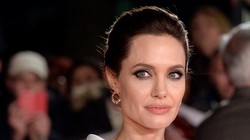 Angelina Jolie - Người phụ nữ quyền lực nhất nhì Hollywood chia sẻ với tờ USA Today việc cô biết tới trang web mua sắm Amazon.com lần đầu vào năm 2011.