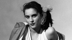 Melania Trump sinh năm 1971 tại Slovenia trong một gia đình có mẹ là nhà thiết kế thời trang. Bà bắt đầu sự nghiệp người mẫu từ năm 16 tuổi. 