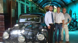 Tatra T87 trưng bày tại khu vực trung tâm TPHCM và những người bạn quốc tế hâm mộ.