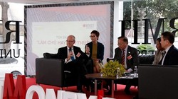 Ông Phillip Dowler- Trưởng đại diện RMIT Việt Nam khuyên các bạn trẻ mới ra trường, nếu lựa chọn “làm thuê” thì dù đó là công việc gì thì cũng hãy làm thật tốt.