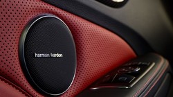 Harman Kardon là thương hiệu âm thanh có tiếng thường được trang bị trên xe sang.