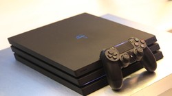 PS4 mới (Slim) và PS4 Pro được bán tại Việt Nam với giá từ 8,99 triệu.